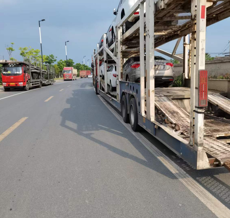 托运轿车2000公里多少钱